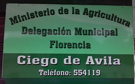 Cartel de la delegación Municipal de la Agricultura y Telefono para su ubicación